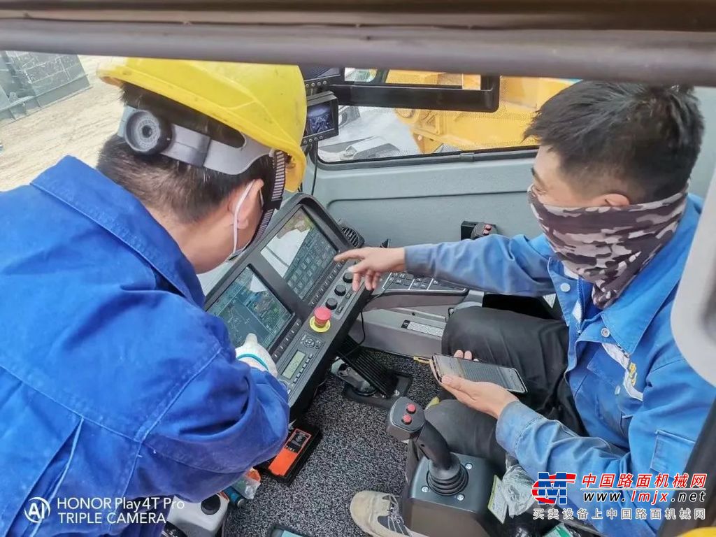 重型起重机的售后服务必备强大的意志，而常年奔跑风场的起重机售后服务必备钢铁般的坚毅品格。	2021年，一台先后服役宁夏、山西、河北等地风场的XCA1600开进孟奇所在辽宁朝阳，一呆就是半年。在12月的一个夜间，这台XCA1600在施工完毕准备收车转场时，上车超起无法收回。