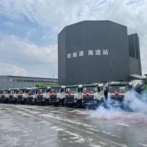 “小绿军团”耀古城，中联重科爆款泵车、搅拌车批量交付西安客户