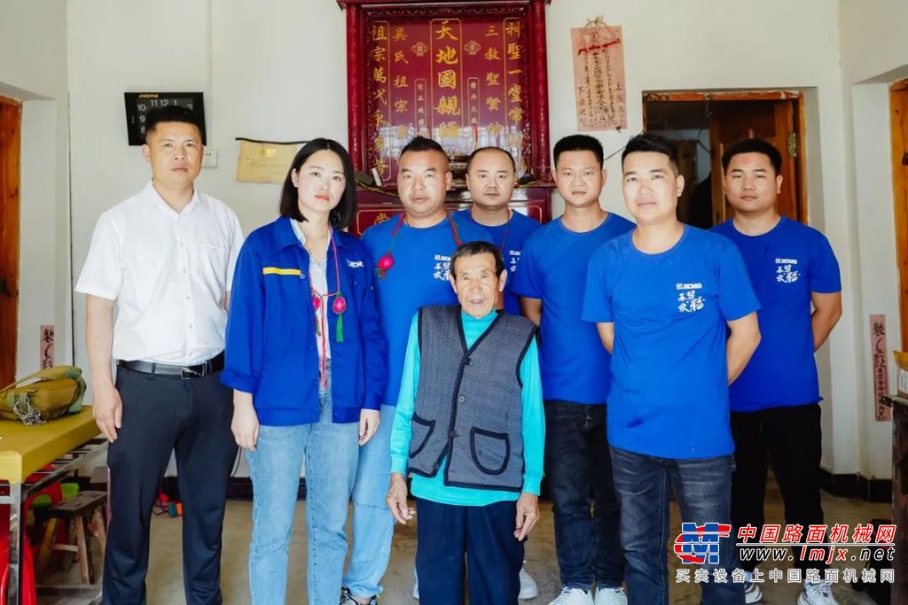 据悉，此次活动“定向采购”安江村糯米2000余斤、蔬菜200余斤，为6户年迈老人送去粮油、牛奶等生活物资和化肥等夏耕生产物资，向10名留守儿童捐赠学习用品和生活用品，给该村敬老院捐赠5000元爱心资金，并与村委签署公益救援协议，为可能发生的地质灾害提供设备救援支持。