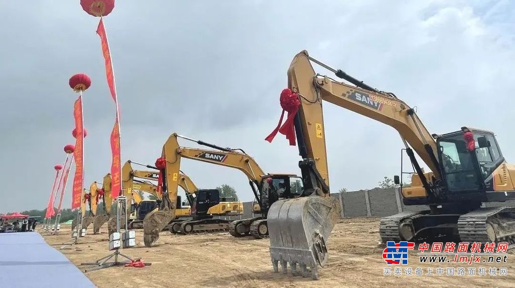 福建厦门，再传喜讯。首批50台三一换电搅拌车完美交付，为合作伙伴赋能，为当地低碳城市建设助力。