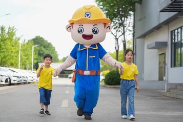 徐工【装载梦想 童享未来】“徐二代”们别样的儿童节！