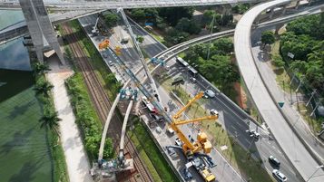 水上毫厘拼接！徐工QAY650A高空架“轨”，太震撼！