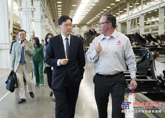 “这里不仅生产好产品，更有互利共赢的好故事”——秦刚大使访问三一重工美国公司总部