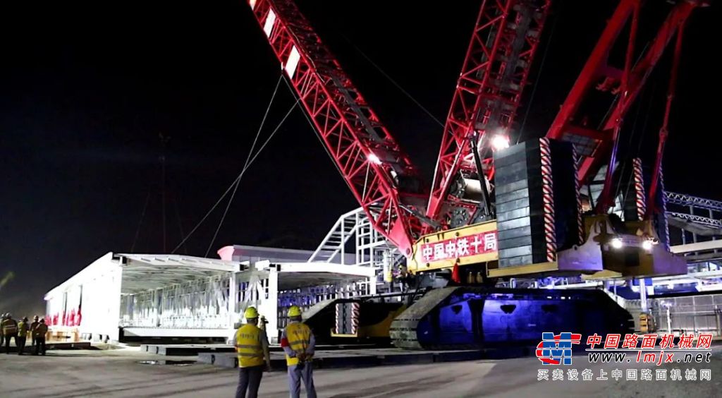 三一重工：“红色巨人”SCC20000A淄博火车站改造工程再显身手！