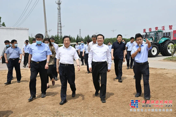 农业农村部副部长邓小刚到潍柴雷沃调研