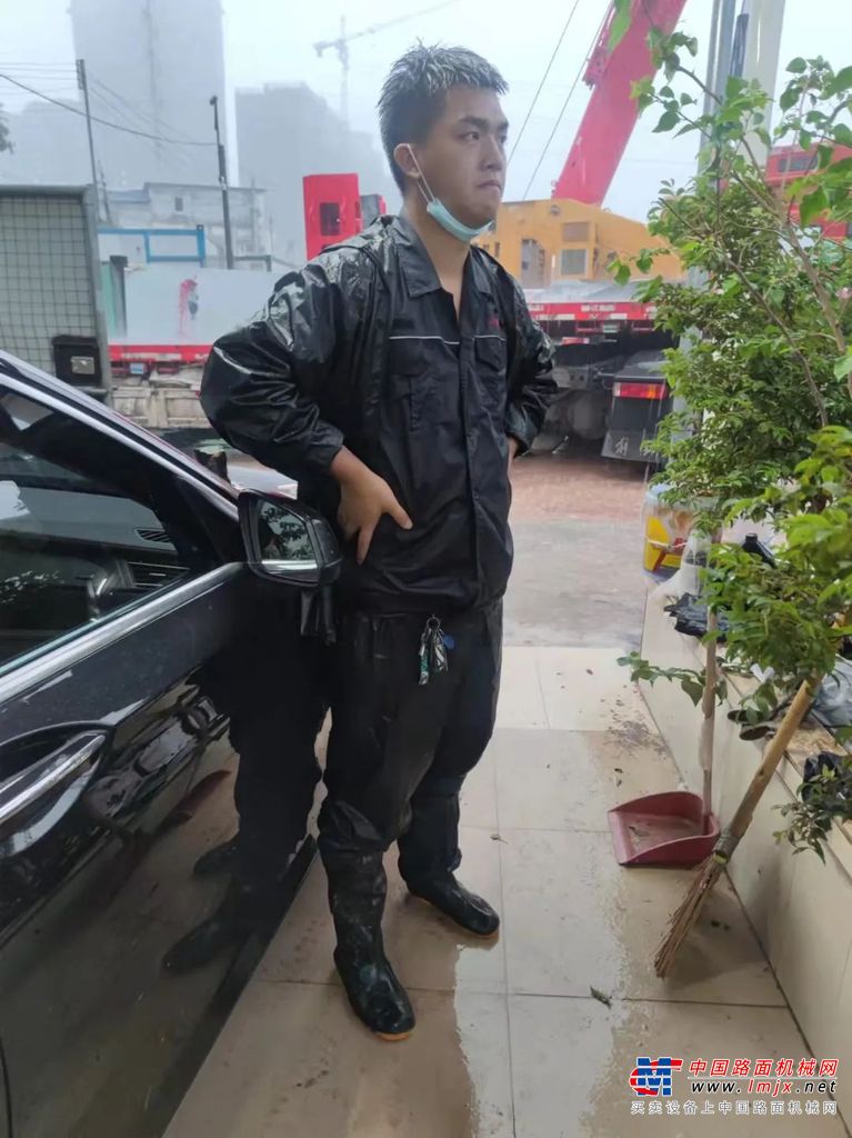 他是00后，年纪轻但服务经验相当丰富。工作期间，从湖南到河北，再从湖北到广东，彭涛的脚步就没有停止过。效率是他所追求的，他表示只有这样才能不断地督促自己进步。