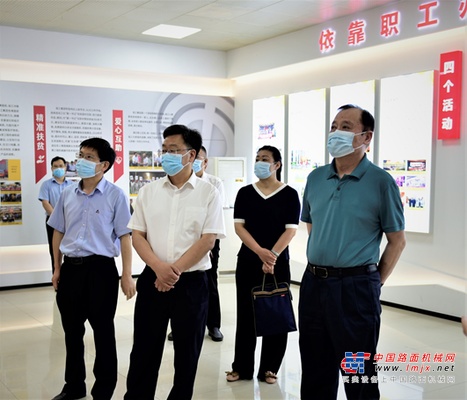 临沂市人大常委会副主任、市总工会主席刘飞到临工集团调研