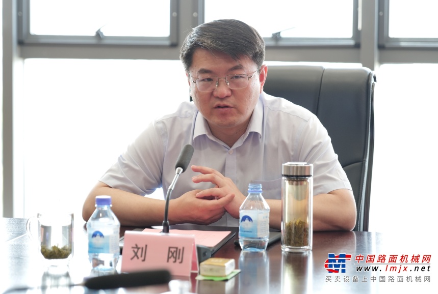 徐工汽车是徐工集团工程机械板块外的“第二增长极”，是支撑集团“珠峰登顶、进军世界500强”战略发展的核心支柱产业之一，在产品研发、技术创新、营销服务等方面均走在商用车领域前列。