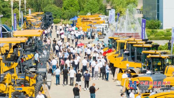 路起风云、客来八方，徐工玩转道路机械交流节！
