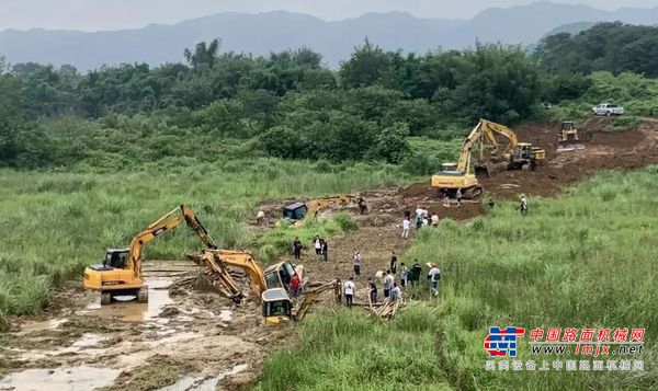 三一重工：大挖机救小挖机！这场直播获赞120000+