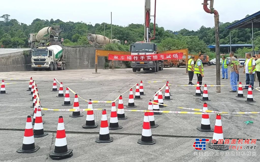 近日，寻找“最美泵工”大型公益活动重庆站正式举行。经过层层推荐和选拔，徐工召集了重庆地区40余名优秀的泵工代表，上演了一场精彩绝伦的视觉盛宴。