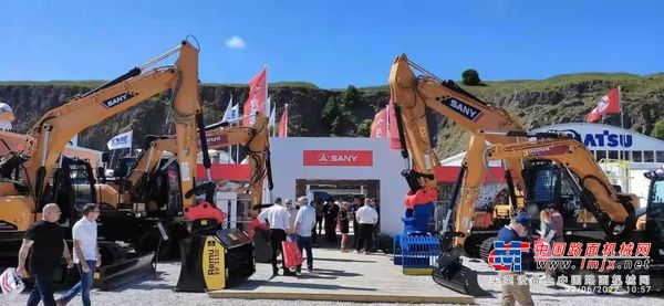 赞不绝口！三一挖机首次亮相英国Hillhead展