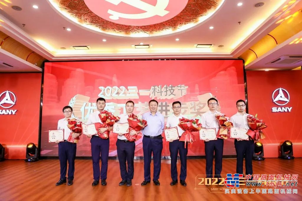 2021年，三一研发投入再创新高，研发手段持续优化，研发成果大幅提升，智能制造硕果累累：全年科研项目结项818项，同比提升132％，申请3947件，同比提升42％，建成灯塔工厂25家，产能提升59％，研发人员达到11349人。
