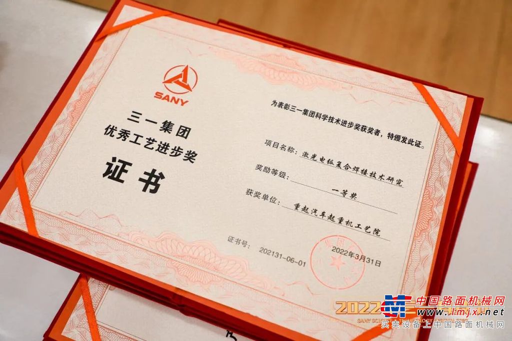 本届科技节不仅是表彰成果、擘画未来的总结会，也是一场讨论前沿技术的学术交流会。27日上午，三一科技节首届高峰论坛成功举办。