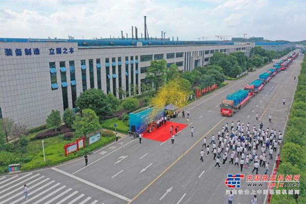 献礼二十大，再攀新高地！山河智能高空机械设备再迎批量发货
