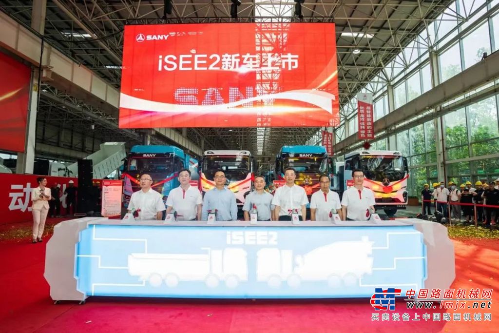 王永红书记表示，本次三一电动iSEE2新品上市，标志着三一集团新能源事业踏上绿色零碳和全面智能化融合发展快车道，顺利实现了由一代至二代的焕新升级。邵阳市人民政府将以最便利的政策、最务实的作风、最贴心的服务，全力支持三一集团在邵发展。
