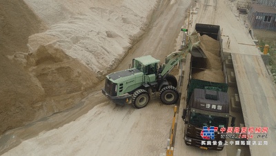 临工“绿巨人” ，可靠又划算，临工电装交付砂石料客户