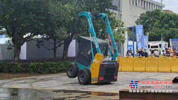 据了解，此次大赛是新中国成立以来我省规模最大的职业技能赛事。大赛以“技行三湘、能创未来”为主题，共设增材制造、工程机械、电工电器等赛项188个。同时，大赛设置“技能中国行2022————走进湖南”绝技绝活展示环节，代表14个市州的16项绝技绝活一一登场，尽显湖湘特色。