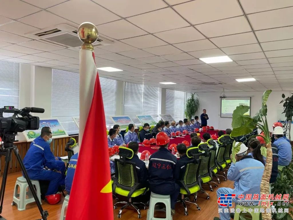 	徐工消防总经理李前进在开业剪彩仪式上表示：