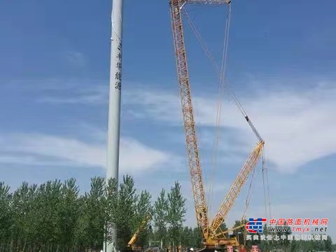 彩虹大道快速路（萧山段）项目全长约13.7公里，徐工1250吨履带起重机XGC16000全程参与建设。