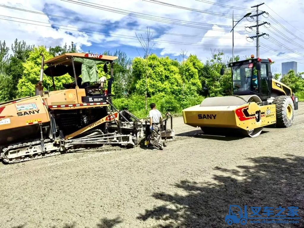 火热施工！三一携手吉林蓉洋助力吉林公路建设！