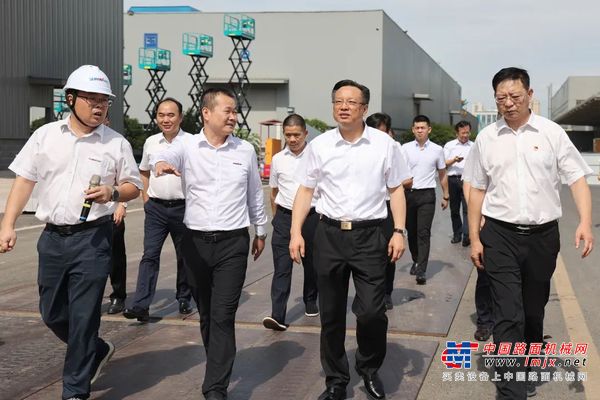 省工信厅党组书记、厅长雷绍业调研山河智能