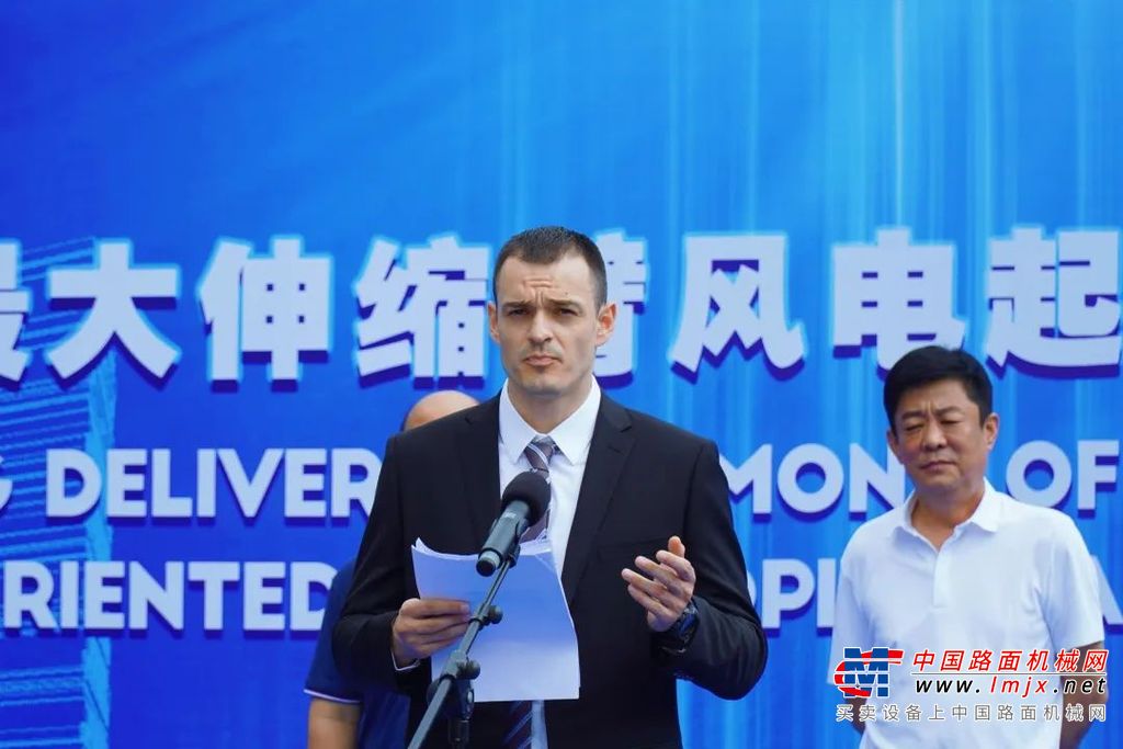 徐工机械副总裁、进出口公司总经理刘建森表示，该款产品即将投身于波黑最大的新能源发电项目————伊沃维克风电项目。该项目是中国企业在当地投资建设的最大能源项目，也是“一带一路”倡议在欧洲落地的标志性项目，被列入2021年“中国与中东欧国家领导人峰会”的成果清单。
