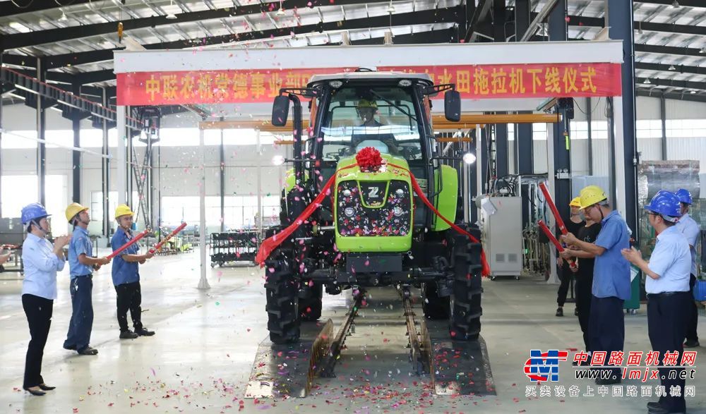 PV1104拖拉机正式下线，中联重科动力换挡拖拉机家族再添新成员！