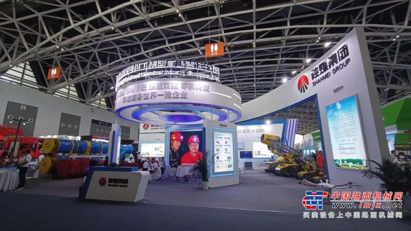 陕建机股份智能产品亮相第六届丝博会