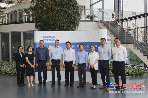 中国驻杜塞尔多夫总领馆杜春国总领事访问徐工欧洲公司