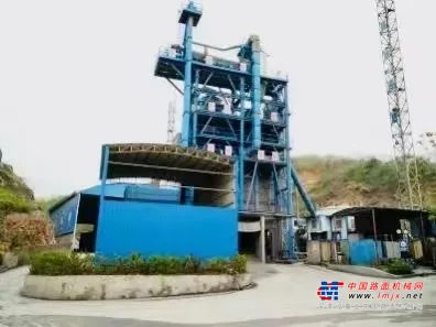 西筑沥青搅拌设备助力美好城市建设。南京天舟市政工程有限公司是市政工程施工企业，业务涵盖市政工程、道路、桥梁工程、水利水电工程等，具有施工总承包市政公用工程三级、施工总承包建筑工程三级资质。多年来，南京天舟市政承揽了南京市半壁江山的市政养护工程，创造了数项品质级市政工程，为城市发展贡献了天舟力量，多次荣获各级嘉奖。品质级市政工程背后，与坚持使用性能优异的西筑沥青搅拌站密切相关。