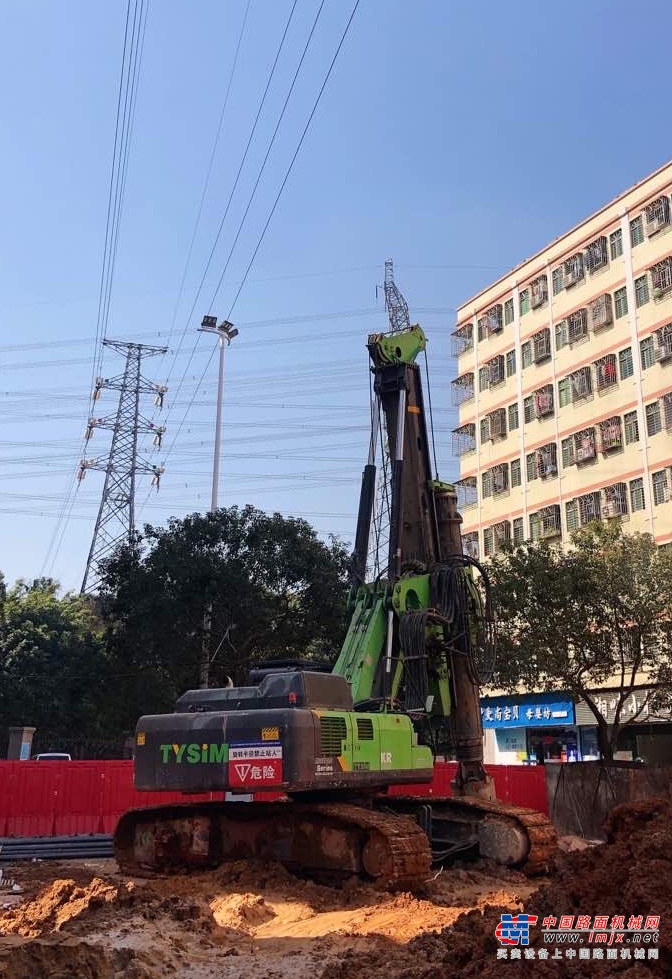 	低净空钻机KR300ES只是泰恒基础设备方阵中的一员，作为泰信旗下专注于中小型桩基础工程施工、设备租赁、机手培训、钻机再制造等为一体的专业化企业，泰恒基础始终保持公司设备的先进性，并保有一支经验丰富、精于工法和设备维护的专业队伍，为客户提供“专业 及时 周到”的全方位钻机租赁和施工服务，真正做到让客户无忧，矢志成为客户信赖的、国内外领先的专业桩工服务平台。