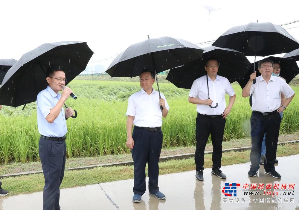 唐仁健一行调研中联智慧农业基地