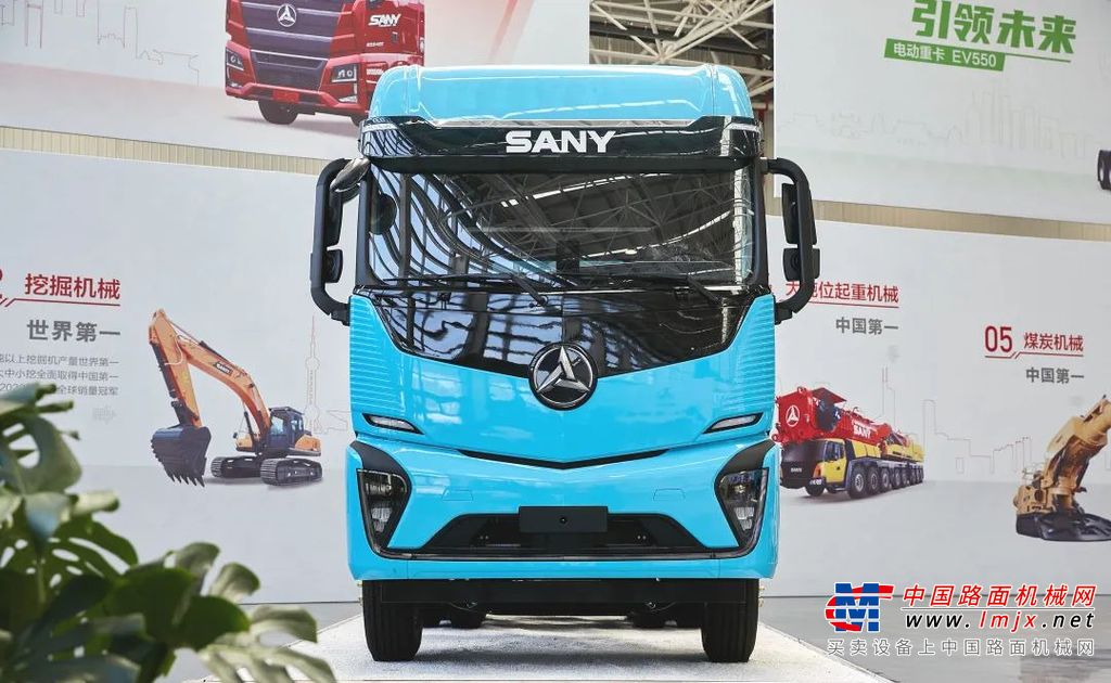 	据最新数据显示，8月，三一新能源重卡销量379台，市占率达20.5%，今年第三次摘得全国月销量冠军。今年1-8月，三一新能源重卡销量2062台，累计销量全国第一！