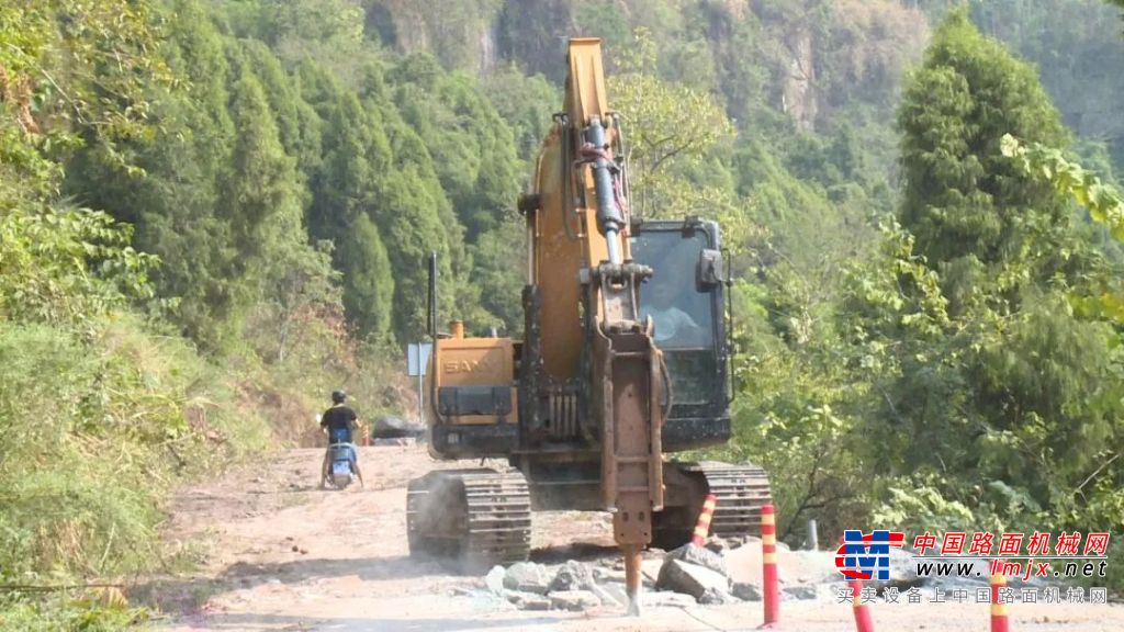 前锋区：开展道路养护 消除安全隐患