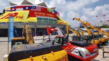 闪耀东博会∣徐工挖机携多款定制产品参展