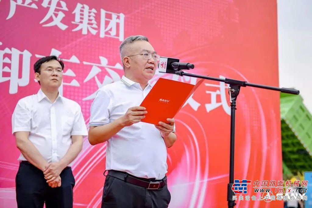 三一重工高级副总经理、三一电动科技总经理谈波谈道：“当前，三一将电动化、数字化、国际化作为支撑未来十年发展的第二增长曲线，抱着‘不翻身就翻船’的信念，已全面布局30余款新能源产品，涵盖纯电、换电、氢燃料3大补能路线，获得了客户的高度评价。”
