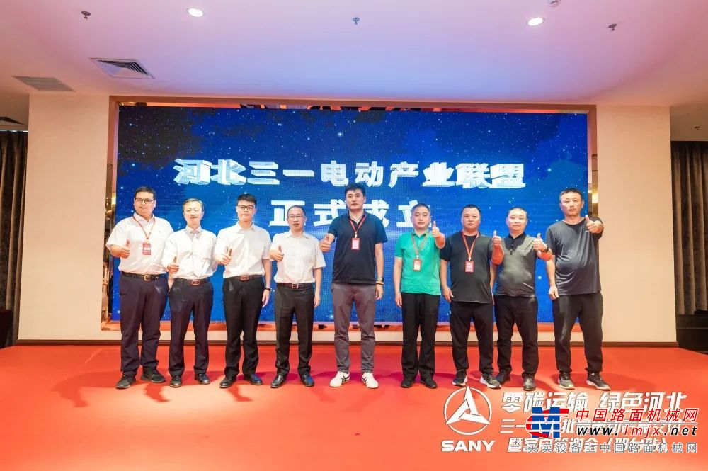 当天交付仪式的主角————邢台襄建建设工程股份有限公司总经理李庆宇先生现场分享了三一电动搅拌车的使用感受。