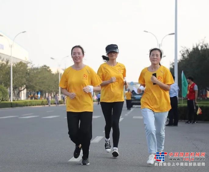 	经过激烈角逐，最终装载机事业部的郭学涛夺得男子组冠军，技术研究总院张乐洋、零部件事业部耿厚春分获亚军和季军。女子组中，零部件事业部的孙贵文夺得冠军，亚军和季军分别由技术研究总院的冯晓晗、零部件事业部的薛瑜美获得。