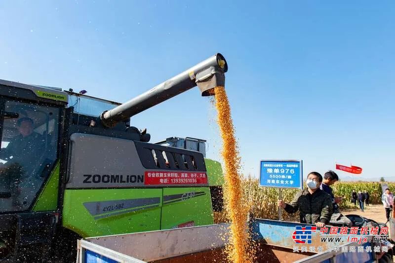 中联重科玉米籽粒联合收割机助力河南机收玉米新品种选育