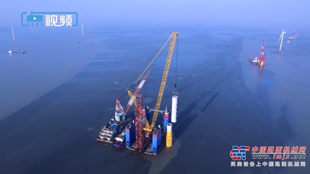 如今，习近平总书记在徐工登上过的起重机已实现全面升级，徐工成套起重机械登顶全球第一。杨东升告诉记者，生产车间也发生翻天覆地的变化，不再是一群身穿厚重焊服的工人，取而代之的是成群的机器人设备进行智能化焊接，日产40台起重机，效率提高150%，“这也是徐工自主研发的世界第一条起重机智能化生产线。”