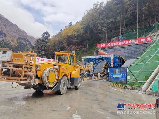铁建重工锚杆台车增持锚杆预应力智能预设系统，在高原铁路建设成功应用