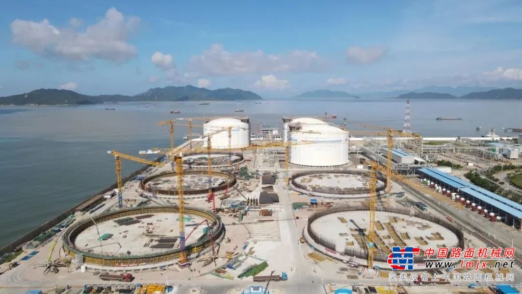 群塔林立大国工程，中联重科助力华南地区最大LNG储运基地建设
