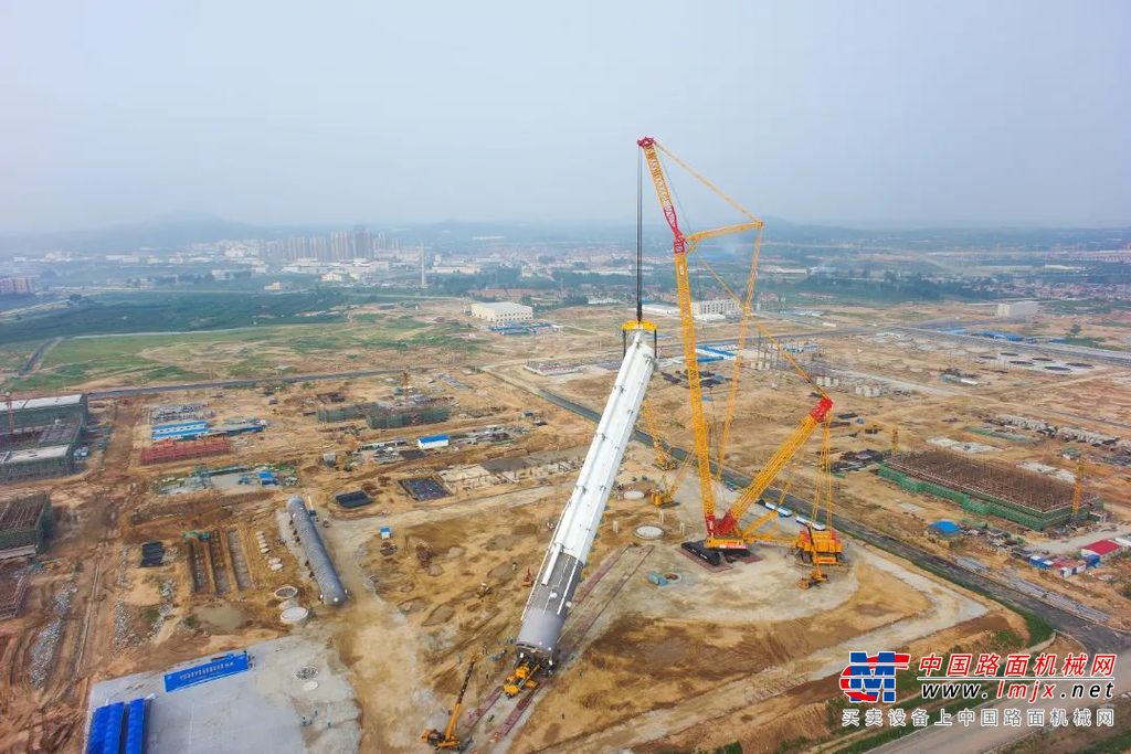 “我宣布，徐工重型高端起重装备智能工厂正式投产！”徐州市委常委、经开区党工委书记张克的话语铿锵有力。9月30日，总投资15亿元的高端起重装备智能工厂项目正式运行，此时距总占地1100亩、年产超万台的全地面起重机制造基地投产刚好十年。