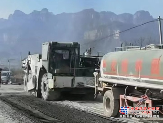 无坚不摧，山推冷再生机决战太行山！