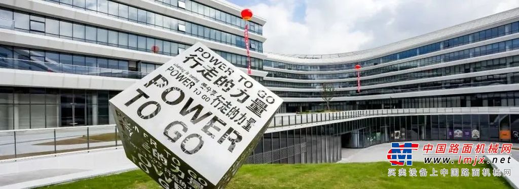 	苏州市、昆山市政府领导、工程院院士、行业协会专家以及各大高校的教授学者受邀出席，与三一重机核心经营团队、科创团队以及三一同仁们共同见证三一重机全球研发中心启用这一荣耀时刻。