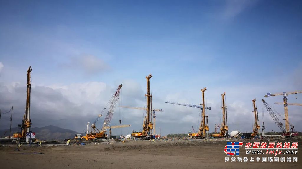 徐工旋挖钻机建造世界最高桥塔马鞍山长江公铁大桥