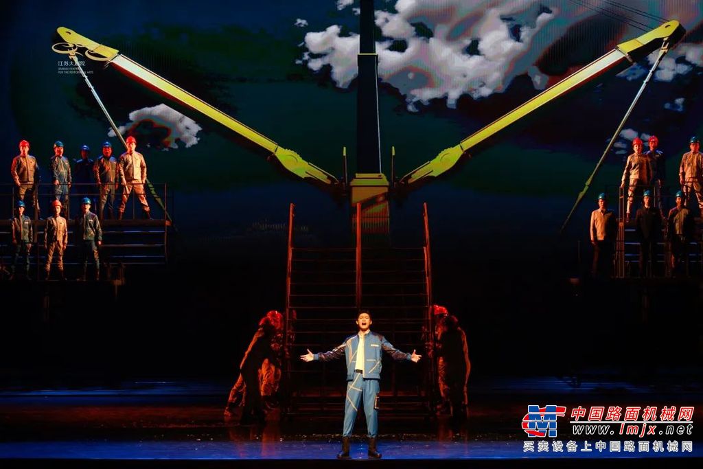 国家一级编剧、总导演李春燕表示，“直到最后彩排，导演与演员们还在逐字逐句地调整台词和表演，就是要为观众打造一部与众不同的歌舞剧，歌剧演员跳舞也好看，舞剧演员唱歌也好听。”