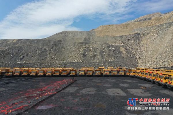 百台“硬汉”奔赴西北！徐工自卸车再造示范矿区