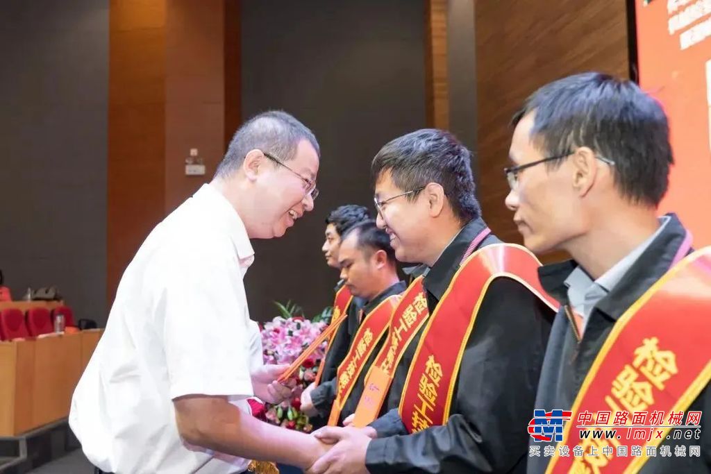 	总结成效，蓄力提升
